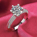 Vellaire™ 18K Gold Round Cut Luxury Diamond Ring