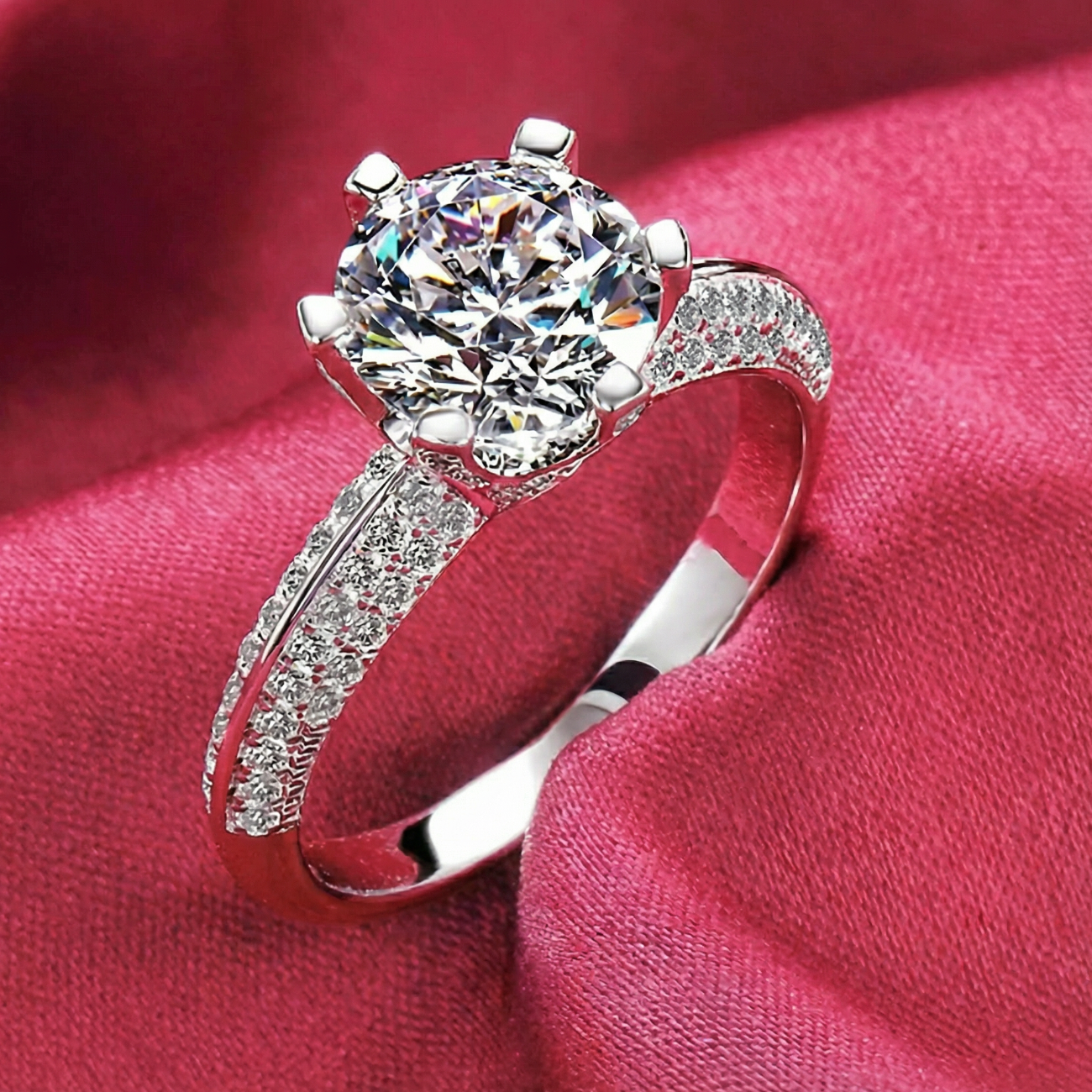 Vellaire™ 18K Gold Round Cut Luxury Diamond Ring